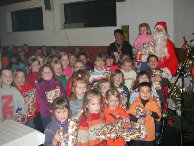 Gruppenbild Bambinis mit Nikolaus