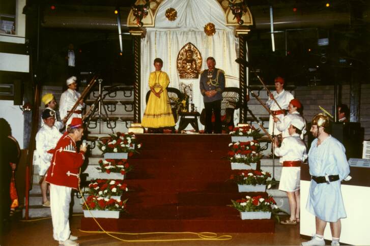Prinzenpaar auf Thron
