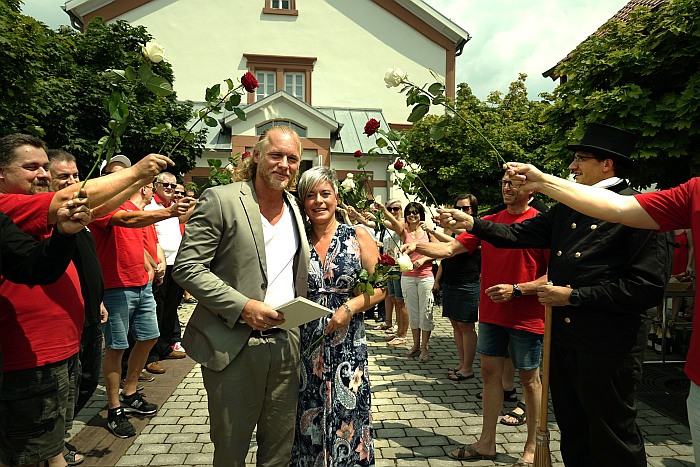 Spallierstehen für das Brautpaar